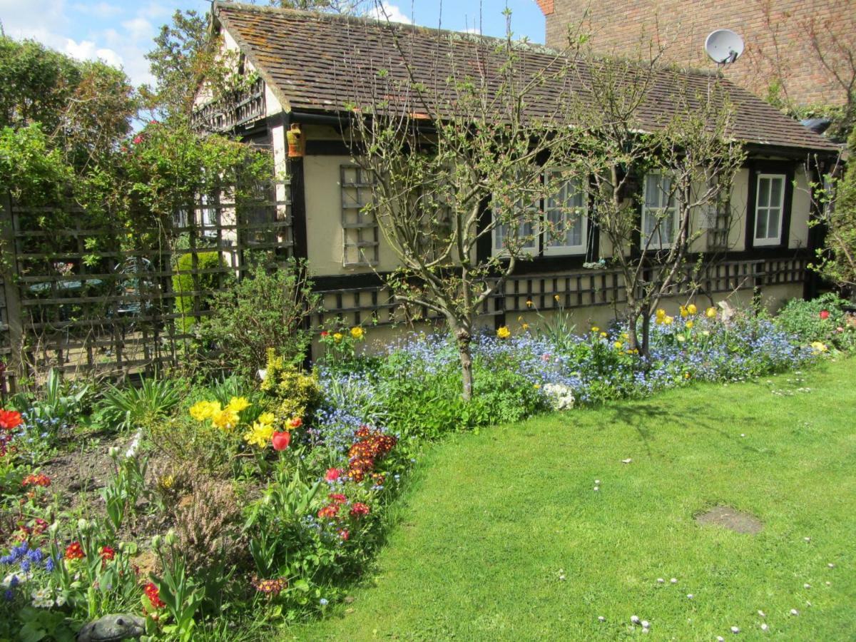 The Stable Villa Eastleigh Buitenkant foto